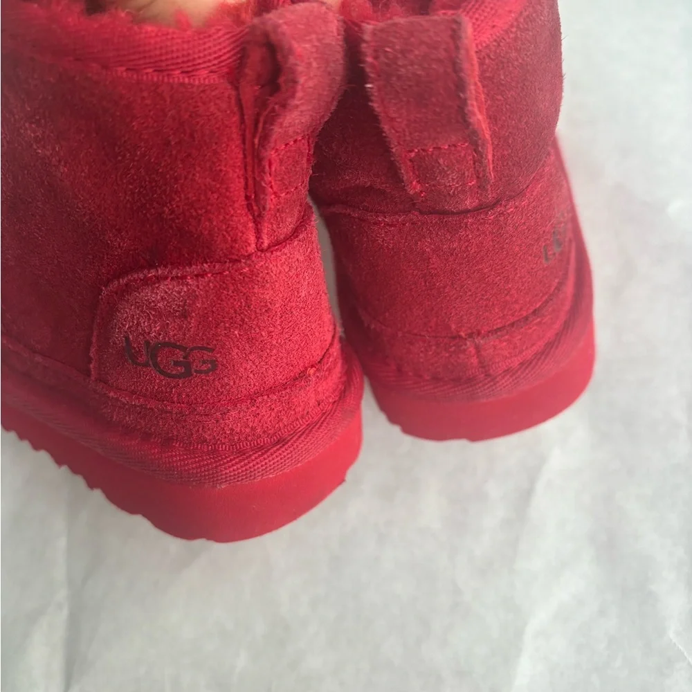UGG Neumel red suede lace up zipper chukka boots kids size 7.